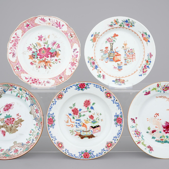 A set of 5 Chinese famille rose porcelain plates, 18th C