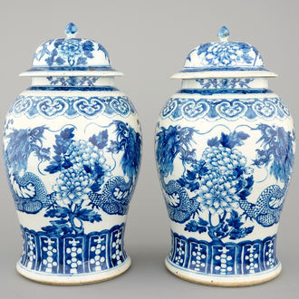 A pair of blue and white Chinese porcelain dragon vases and covers, 19th C.