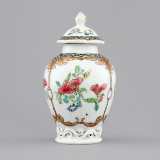 A Chinese famille rose porcelain tea caddy with cover, Yongzheng, 1722-1735