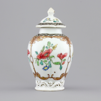 A Chinese famille rose porcelain tea caddy with cover, Yongzheng, 1722-1735