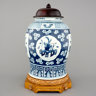A tall Chinese blue and white porcelain temple jar on gilt wood stand, 19th C.