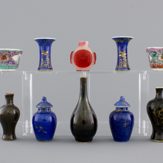 A set of monochrome and famille rose porcelain miniature vases and cups with an overlay glass snuff bottle, 18/19th C.
