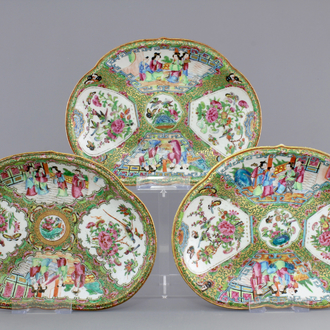 A set of 3 Chinese Canton famille rose porcelain semi-oval dishes, 19th C.