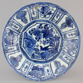 A Chinese blue and white kraak porcelain plate with a bird, Wan-Li, Ming Dynasty
