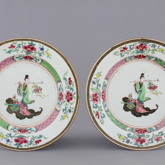 A pair of Chinese famille rose porcelain plates depicting Lan Tsai Ho, Yongzheng, 1722-1735