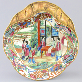 A Chinese shell-shaped Canton gilt and famille rose porcelain plate, mid-19th C.