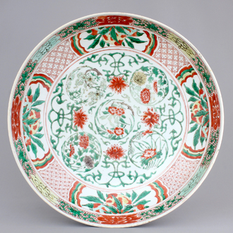 A Chinese porcelain wucai dish, Kangxi, 17th C.