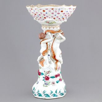 Un panier ajouré sur socle en porcelaine famille rose de style Meissen, Qianlong, 18ème
