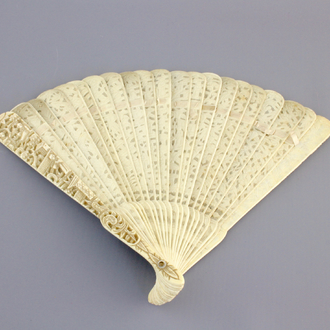 A Chinese Canton carved ivory fan in original presentation box, 19th C.