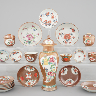25 pieces of Chinese capuchin brown and famille rose porcelain wares, Qianlong, 18th C