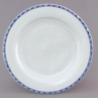 A blue and white Chinese porcelain incised dish, Qianlong, 18th C.