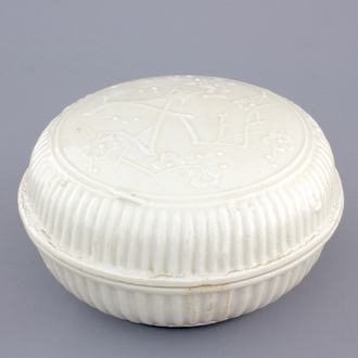 A round Chinese Dehua blanc de Chine box and cover, Kangxi, ca. 1700