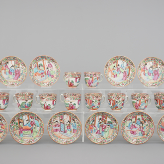 A set of twelve fine Chinese canton rose medallion cups and saucers, 19th C.