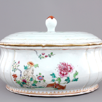 A Chinese porcelain famille rose tureen with cover, Qianlong, 18th C.