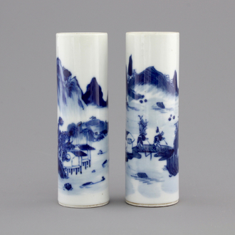 A pair of small blue and white Chinese porcelain brush pots, 19/20th C.