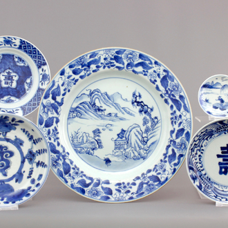A Chinese blue and white porcelain landscape dish, 3 smaller plates and a saucer, Kangxi, ca. 1700