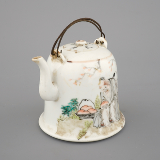 A Chinese Qianjiang style porcelain teapot and cover, ca. 1900