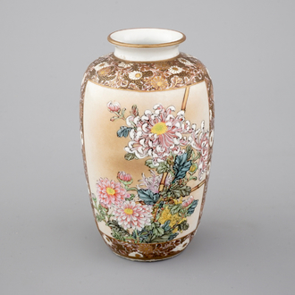 A fine gilt-marked Japanese satsuma porcelain vase, 19th C.