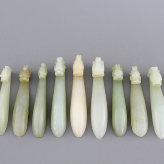An interesting collection of 11 white and pale celadon jade belt hooks, 19th C.
