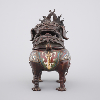 A Chinese dragon censer in champlevé enameled bronze, 18/19th C.