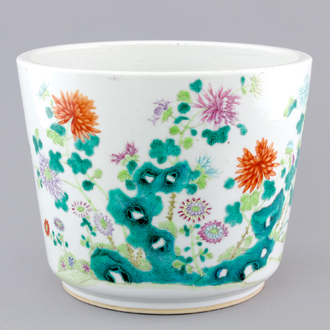 A floral Chinese porcelain famille rose jardiniere, 19th C.