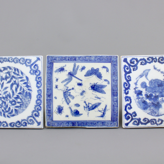A set of 3 Japanese blue and white Seto porcelain tiles, 18/19th C.