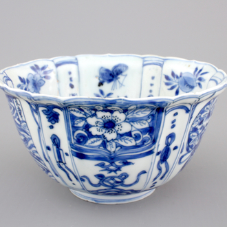 A Chinese blue and white kraak porcelain crow cup, Wan-Li, Ming Dynasty