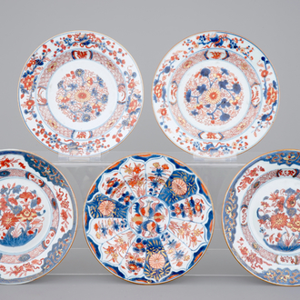 Two pairs and a single Chinese Imari and gilt plates, Qianlong, 18th C.
