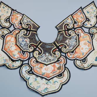 A Chinese embroidered neck collar, Qing Dynasty, 18/19th C.