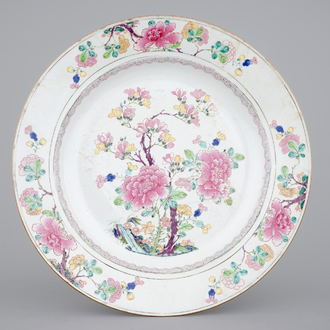 A large Chinese famille rose dish with fine flowers, Yongzheng, 1722-1735