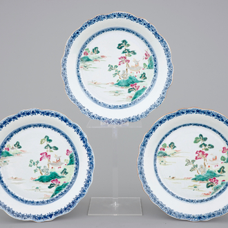 A set of three lobed Chinese famille rose dishes, Qianlong, 18th C.
