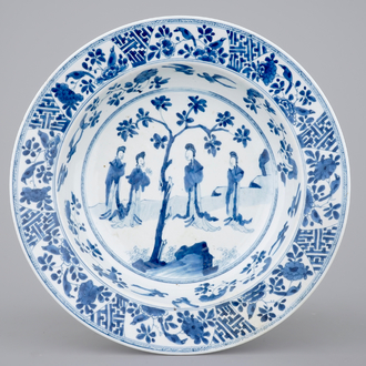 A blue and white Chinese porcelain deep dish with Long Eliza, Kangxi mark and period, ca. 1680