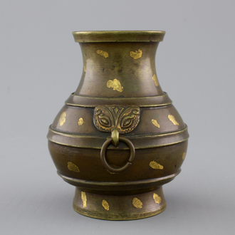 A Chinese gold-splashed bronze hu-shaped vase, 18/19th C.