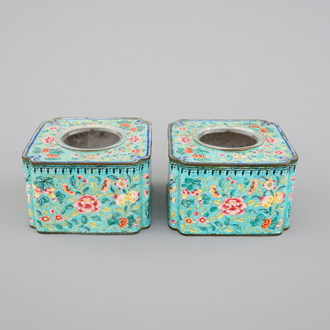 A fine pair of Canton enamel ink wells, 19th C.