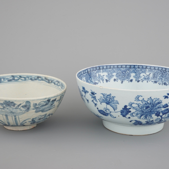 Two blue and white Chinese porcelain bowls, 17/18th C.