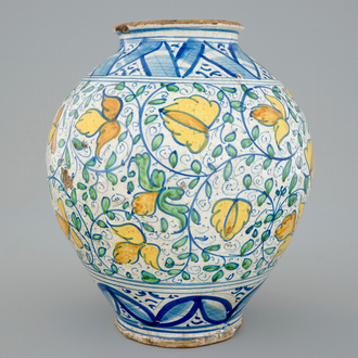 Un "vaso a palla" en majolique de Caltagirone, 18ème