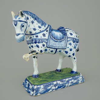 Un modèle d'un cheval en faïence de Delft, 18ème