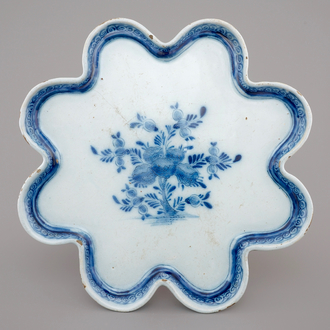A blue and white Dutch Delft lotus-shaped presentoir, 18th C.