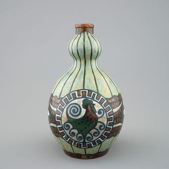 Een flesvormige vaas met een haan, Boch Kéramis Grès, 1e helft 20e eeuw