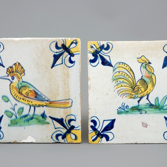 Twee polychrome Delftse tegels met vogels, Gouda, 17e eeuw