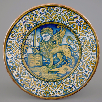 Un grand plat en majolique de Deruta au Lion de St.-Marc, ca. 1540