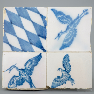 Een veld van vier blauw-witte Delftse tegels met jachtvogels uit slot Falkenlust, ca. 1730