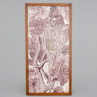 Un panneau de carreaux de Delft manganèse au décor de perroquet, 18ème