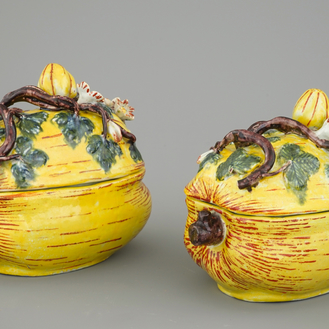 Une paire de terrines et couvercles en forme de citrouille, Delft, 18ème