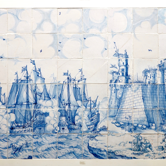 Un grand panneau de carreaux de Delft au décor d'une bataille navale, 17ème