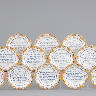 Un ensemble complet de 12 assiettes de marriage, en faïence de Delft polychrome, daté 1831