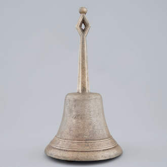 A tall bronze table bell with stylised handle, 16/17th C.