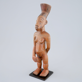 Une figure africaine en bois sculpté, Mangbetu, Congo