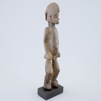 Une figure africaine en bois sculpté, Senufo, Côte d'Ivoire