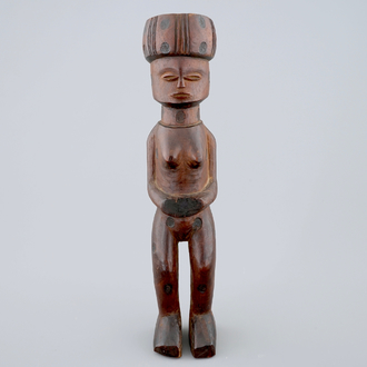 Une figure africaine en bois sculpté, Lunda, Congo